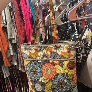 Vera Bradley- retired Flower Shower button closure tote